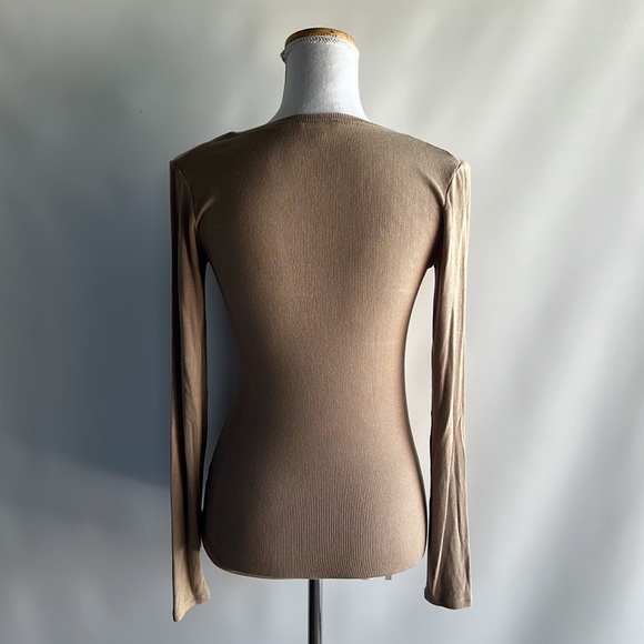 Dynamite Long Sleeve Ribbed Scoop Neck Tee - sz M - Picture 3 of 6